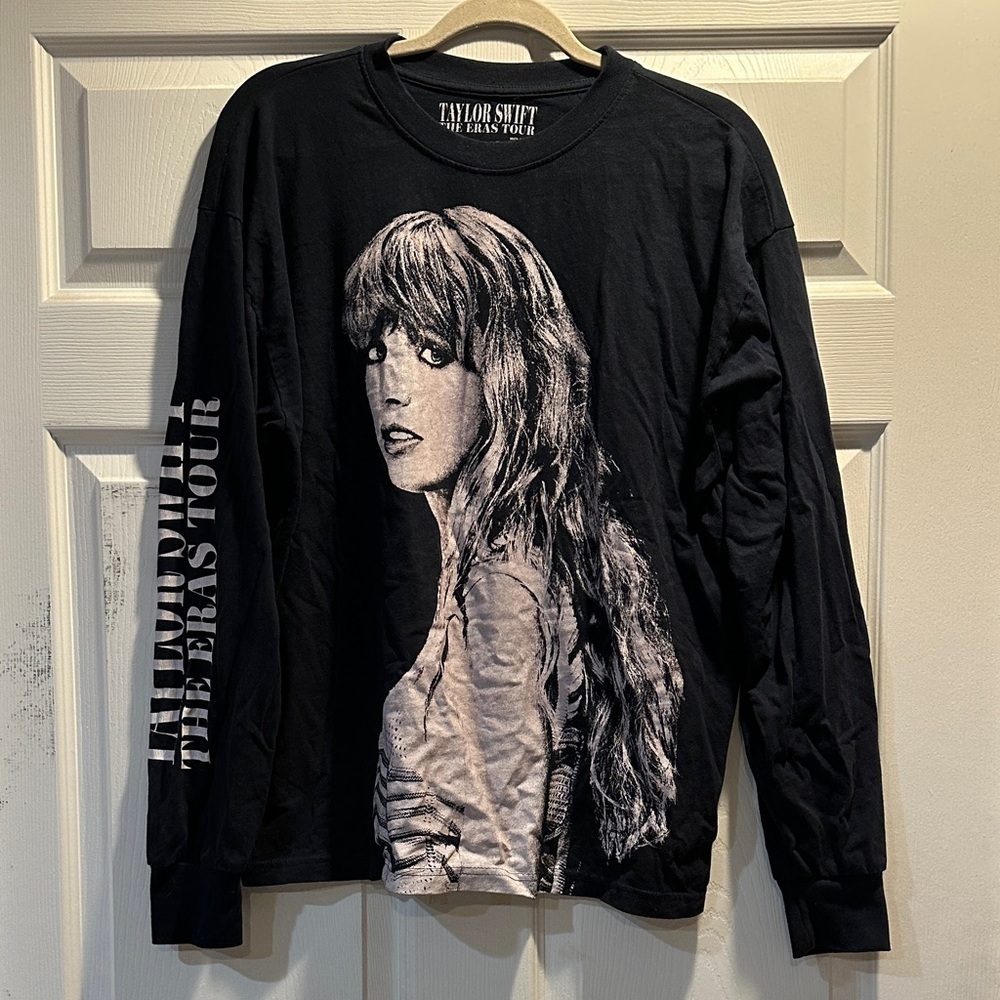 Taylor Swift The Eras Tour Navy Blue Long Sleeve Tee Shirt M